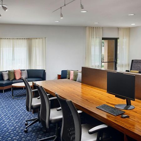 Отель Courtyard Baton Rouge South Экстерьер фото