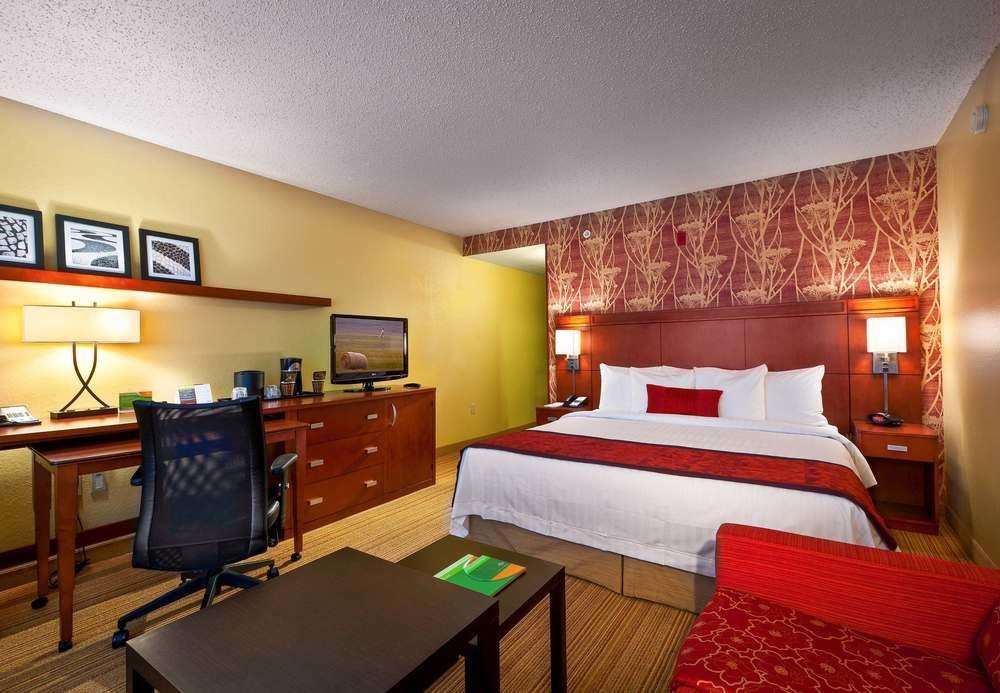 Отель Courtyard Baton Rouge South Экстерьер фото