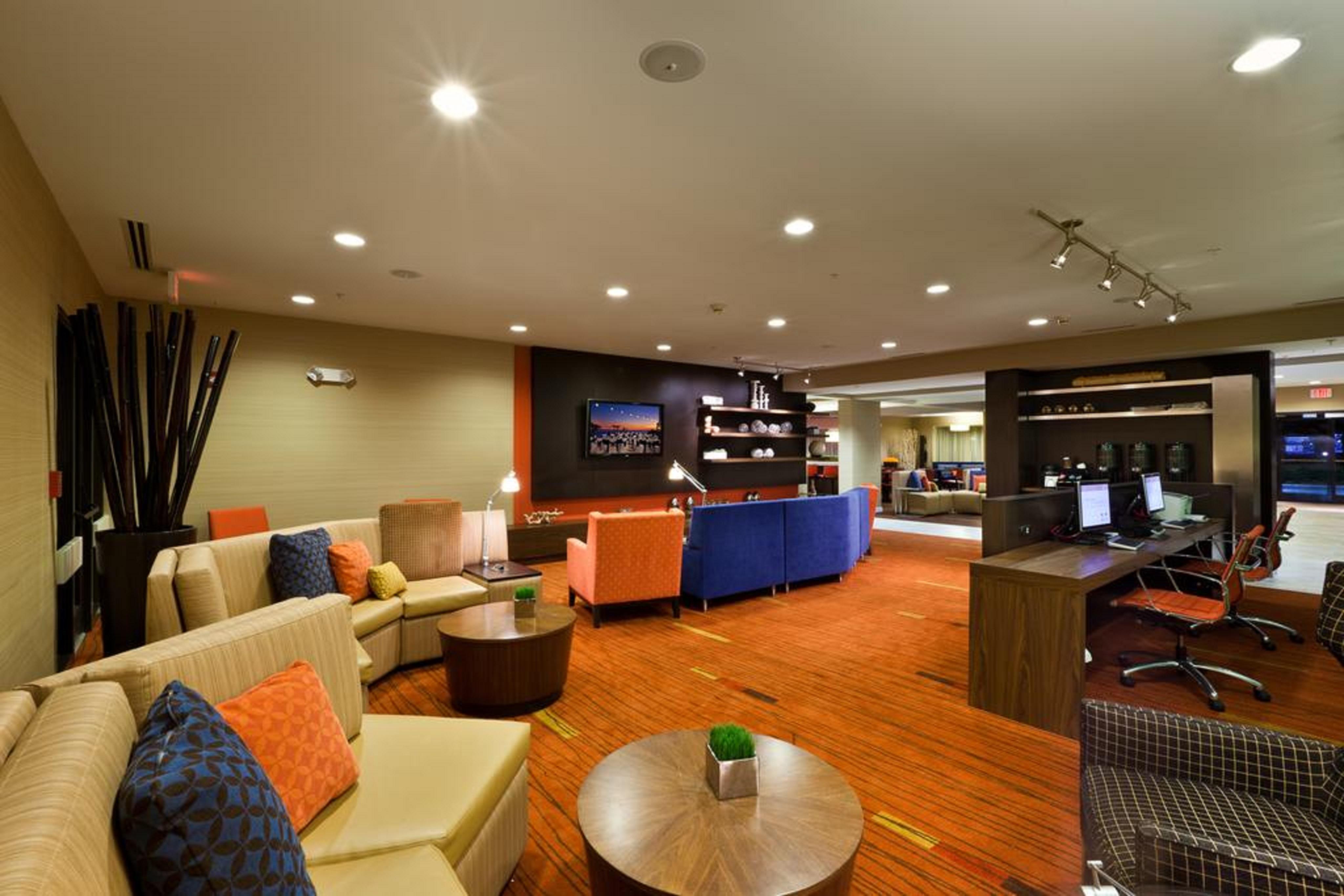 Отель Courtyard Baton Rouge South Экстерьер фото