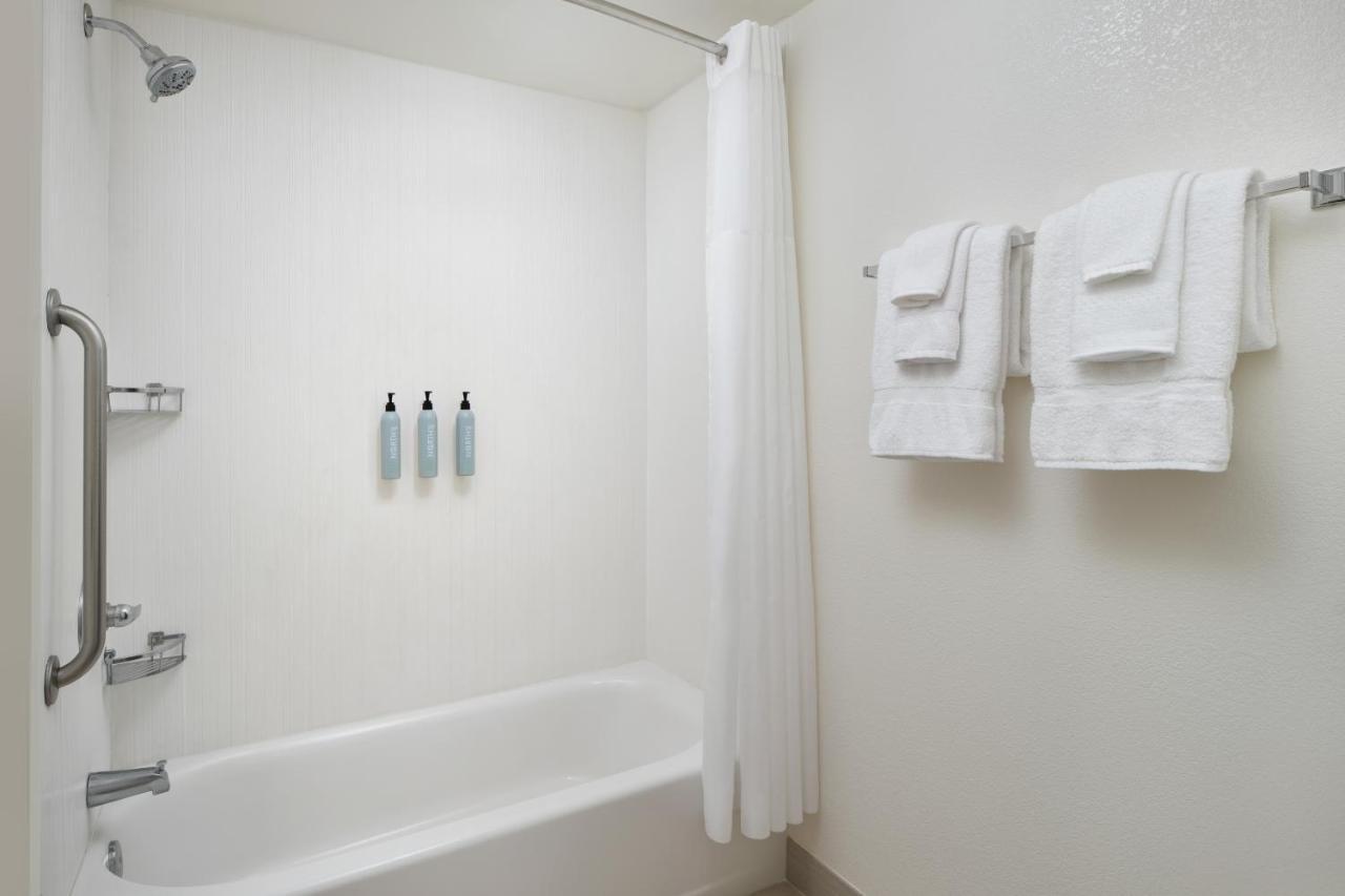 Отель Courtyard Baton Rouge South Экстерьер фото