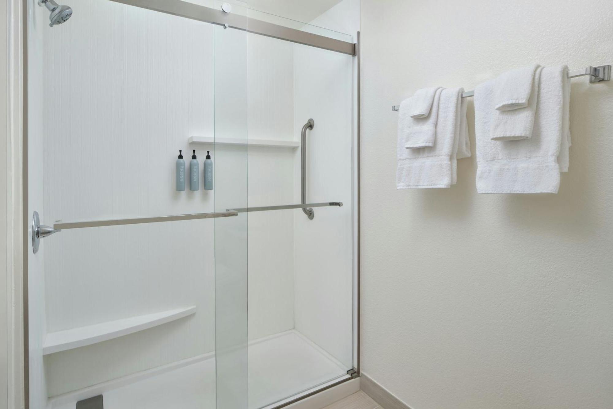 Отель Courtyard Baton Rouge South Экстерьер фото