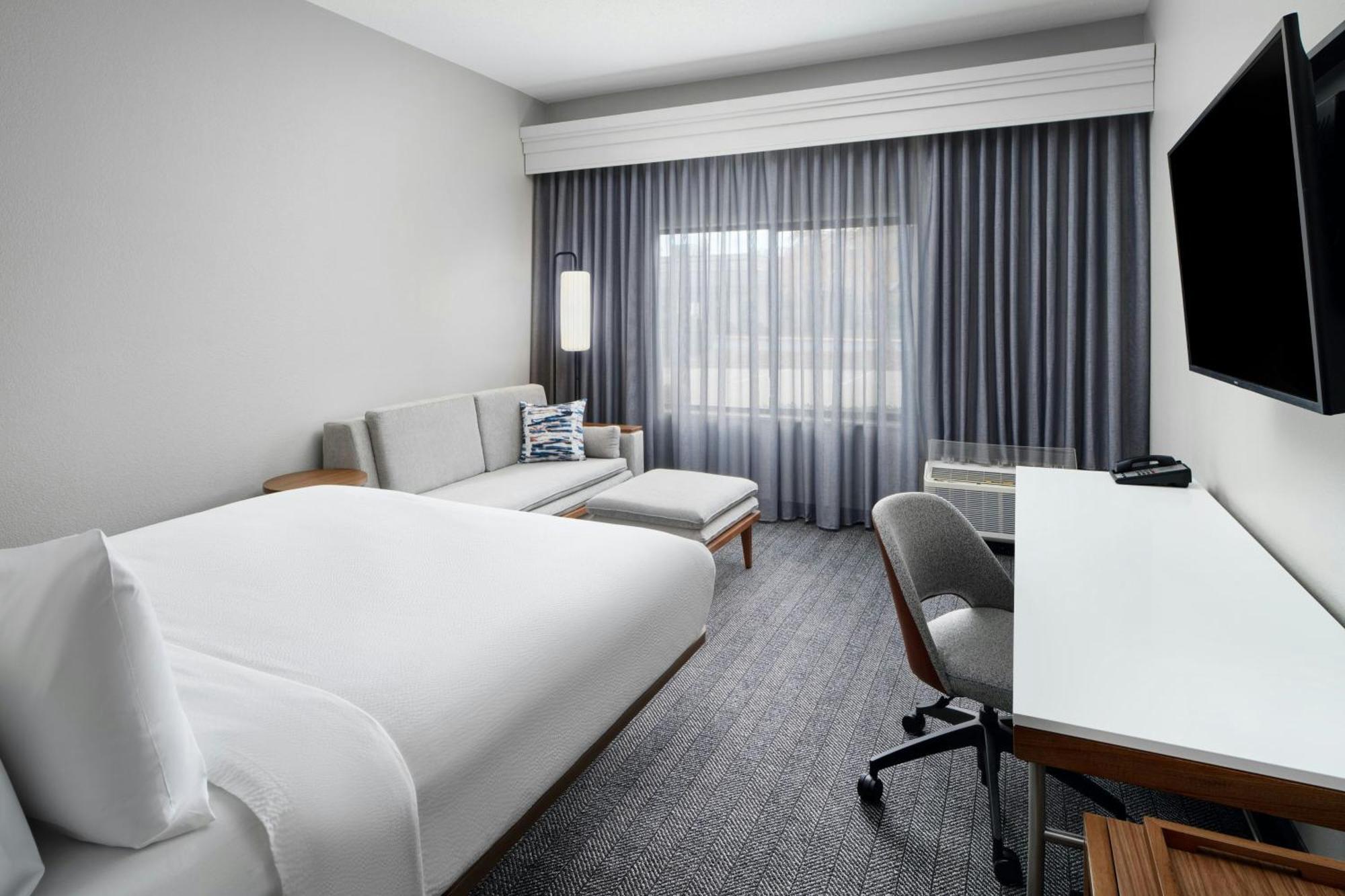 Отель Courtyard Baton Rouge South Экстерьер фото