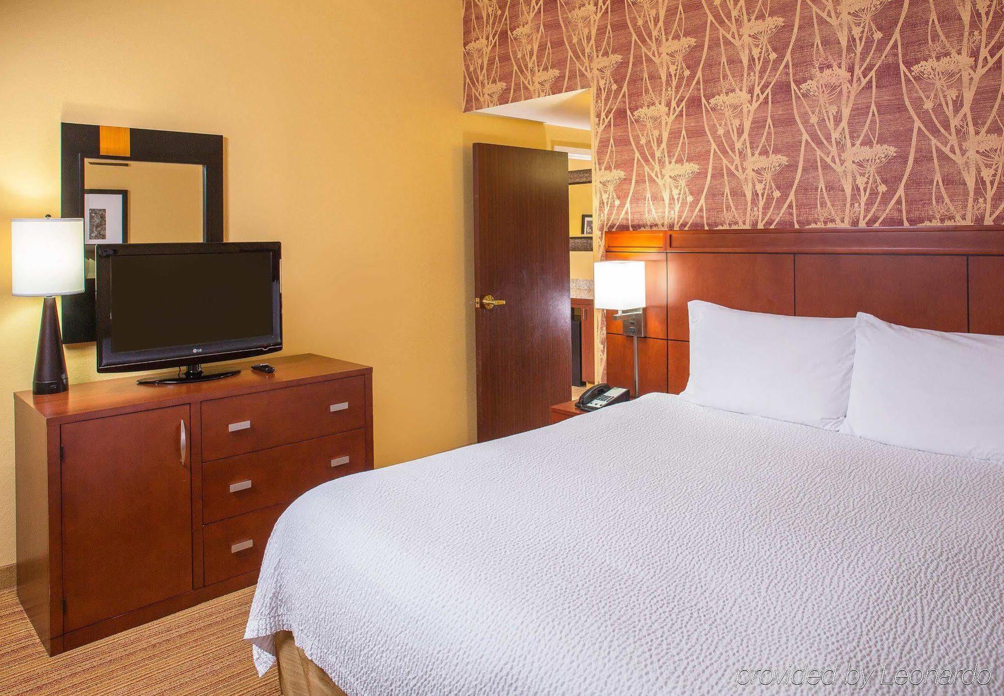Отель Courtyard Baton Rouge South Экстерьер фото
