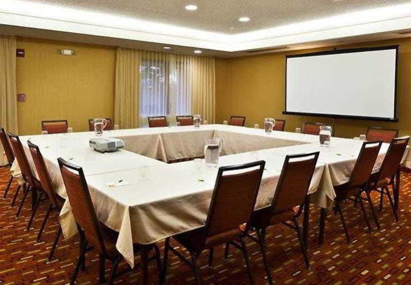 Отель Courtyard Baton Rouge South Экстерьер фото