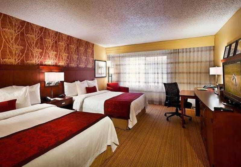 Отель Courtyard Baton Rouge South Экстерьер фото
