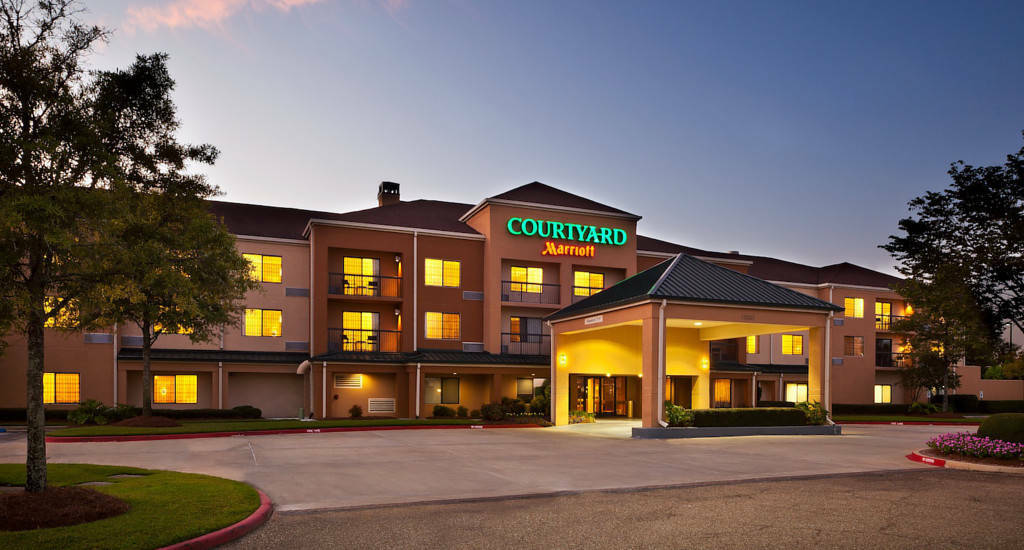 Отель Courtyard Baton Rouge South Экстерьер фото