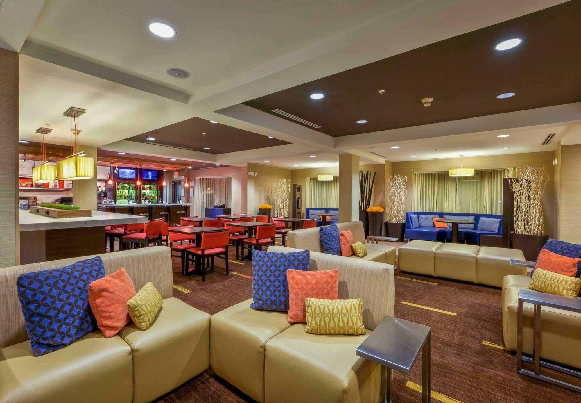 Отель Courtyard Baton Rouge South Экстерьер фото