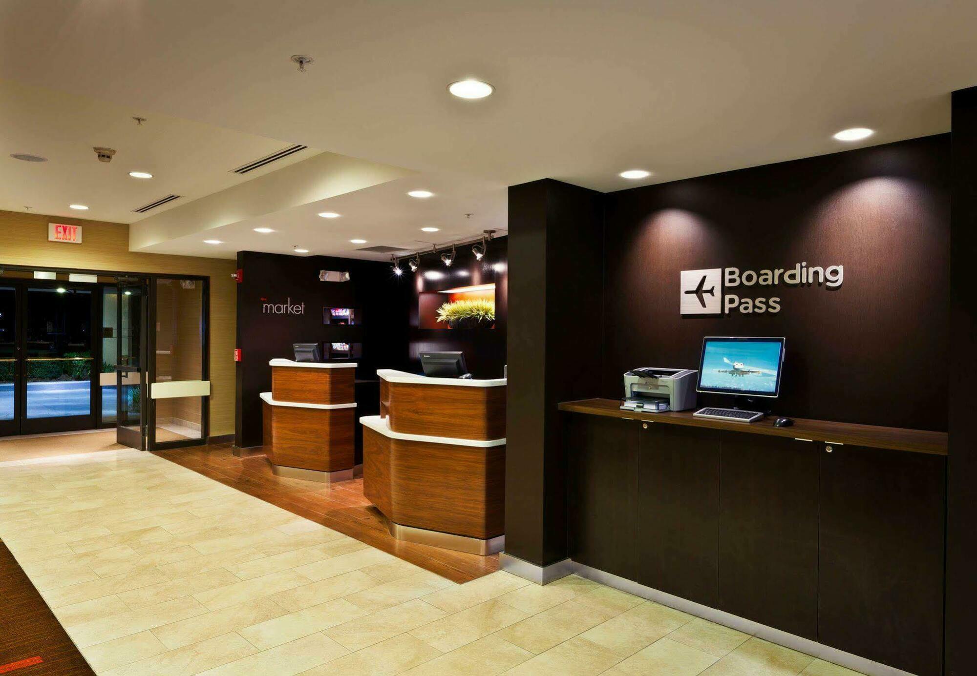 Отель Courtyard Baton Rouge South Экстерьер фото