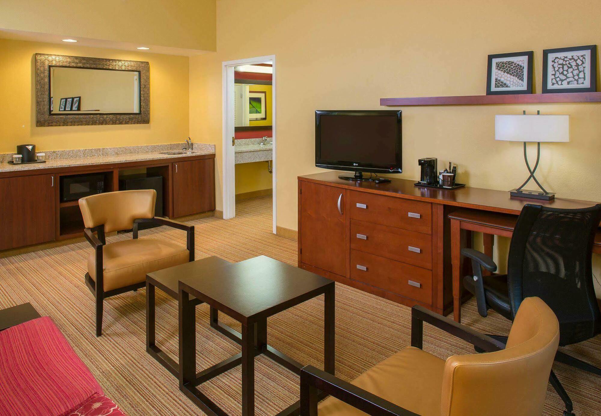 Отель Courtyard Baton Rouge South Экстерьер фото
