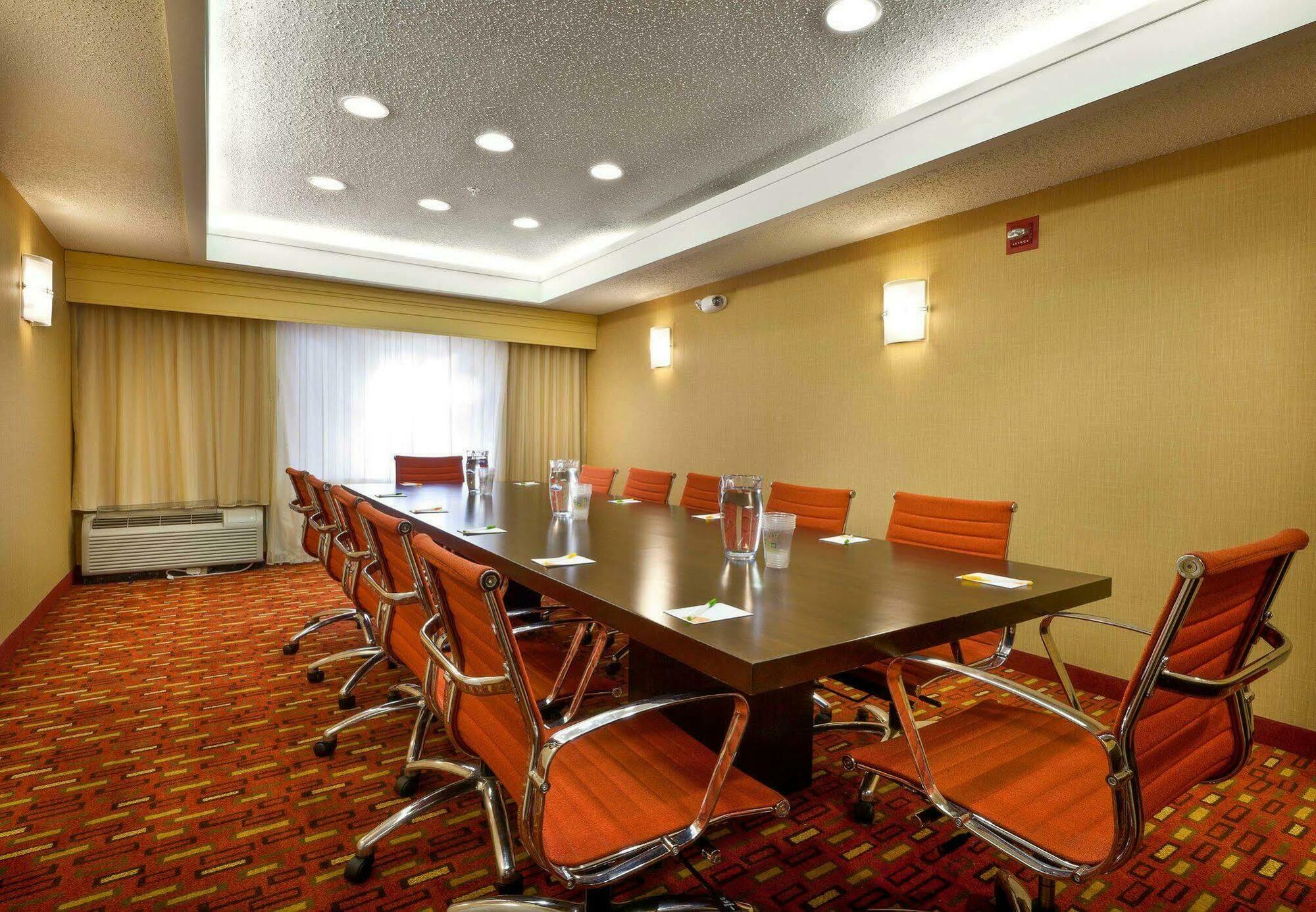 Отель Courtyard Baton Rouge South Экстерьер фото