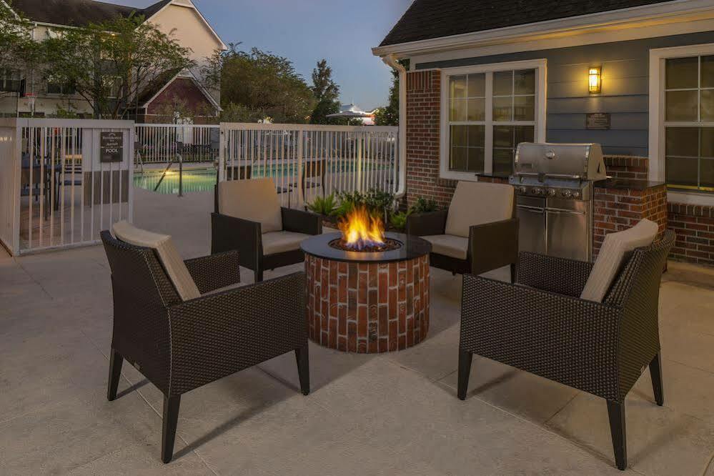 Отель Courtyard Baton Rouge South Экстерьер фото